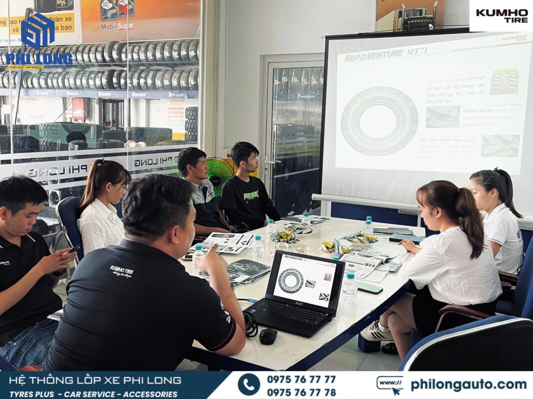 Tập thể Phi Long Auto trên hành trình nâng tầm trải nghiệm khách hàng